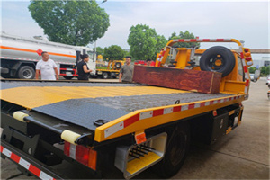 兴义附近拖车电话号码服务